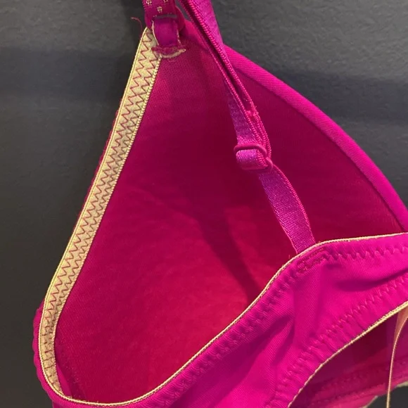 In excellent condition, magenta colored bra - Picture 7 of 7